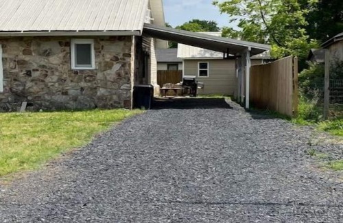 Mena Apartment | Ouachita Fall Studio Stay- Sleeps 4