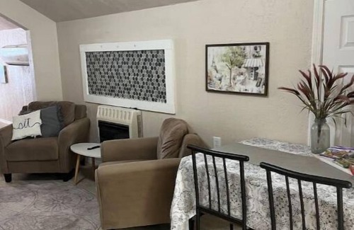 Mena Apartment | Ouachita Fall Studio Stay- Sleeps 4