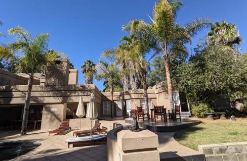 Oudtshoorn House | Oudtshoorn Guest House