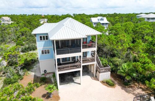 Plantation House | Our Kind of Paradise Pool-Pet Friendly- Sleeps 12