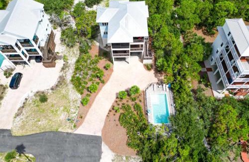 Plantation House | Our Kind of Paradise Pool-Pet Friendly- Sleeps 12