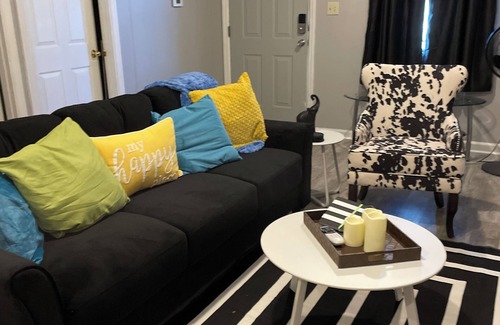 Kerr Apartment | "our little Americana charm" No cleaning fee and no Taxes all include.