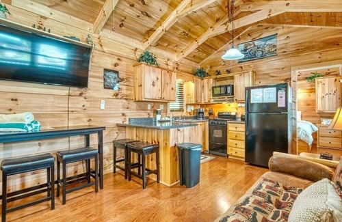 Blairsville Cabin | Our Nest - Hot tub, paved roads, centrally located