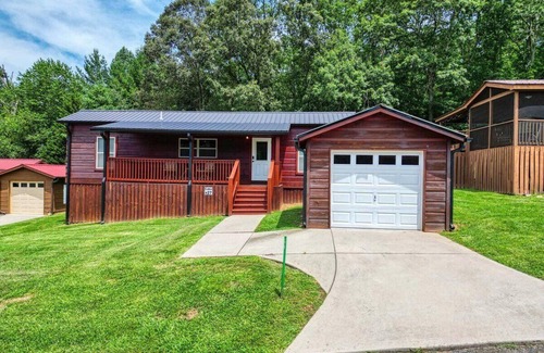 Blairsville Cabin | Our Nest - Hot tub, paved roads, centrally located