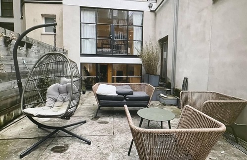 Oude Pijp Apartment | Our Place Promises an Immersive Experience