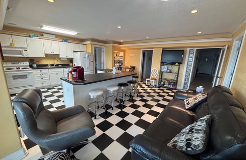 Sandbridge House | Our Sand Castle-Waterfront, Private Pool, Beach, Dock, Fishing, Kayaks, Sunsets!
