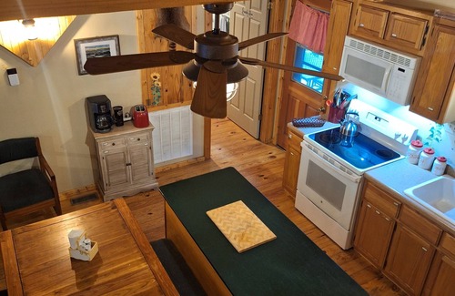 Tallassee Cabin | Our Side of Heaven Cabin- Ride the Dragon, w/Hot Tub, Private Lake and Pond