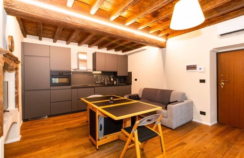 Roman Quarter Apartment | Our wonderful apartment is located in the historic center of Turin, overlooking the rooftops of the Quadrilatero Romano. The house is equipped with every comfort and is perfect for 6 people. The apartment is situated very close to all the main places of