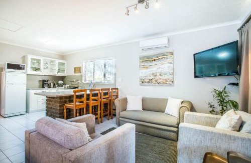 George Cabin | Out of Bounds Self-Catering Lodge