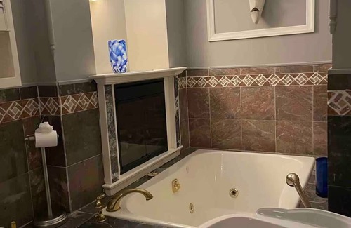 Central Business District House | Out of the Blue Room in Newark, New Jersey