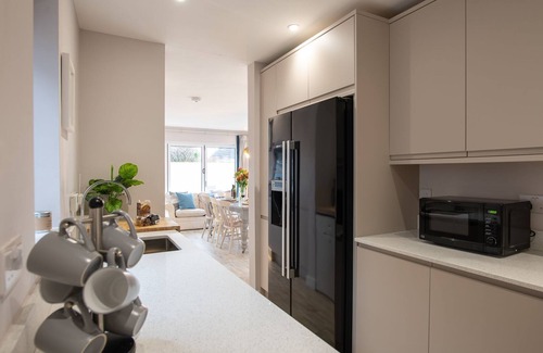 Rhosneigr Cottage | Out of the Blue : Spacious 5‑Bed Holiday Home with Annexe Near Rhosneigr Beach | Managed by Anglesey