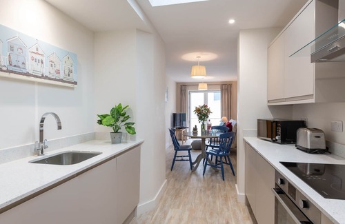 Rhosneigr Cottage | Out of the Blue : Spacious 5‑Bed Holiday Home with Annexe Near Rhosneigr Beach | Managed by Anglesey