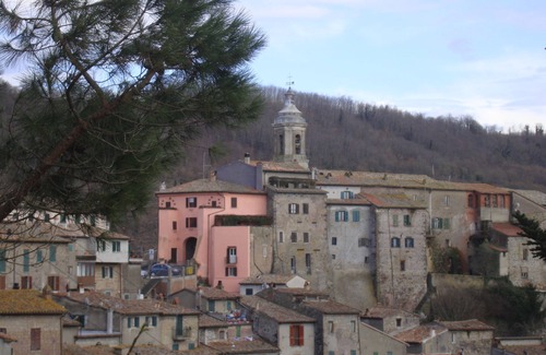 Latera Apartment | OUT OF THE OVEN. In the ancient village a cozy stone house on two levels.