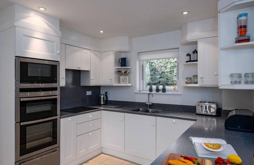 Rock Cottage | OUT OF THE WIND, family friendly, with open fire in Rock