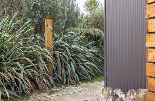 Cape Foulwind Apartment | Out The Bay- Guest House at the Beach