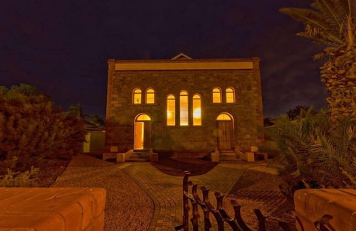 Broken Hill House | Outback Churchstay Luxury Accommodation