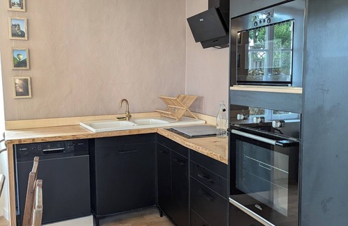 Saint-Saturnin-sur-Loire House | Outbuilding of the Château de Saint Saturnin sur Loire with view of the Loire River