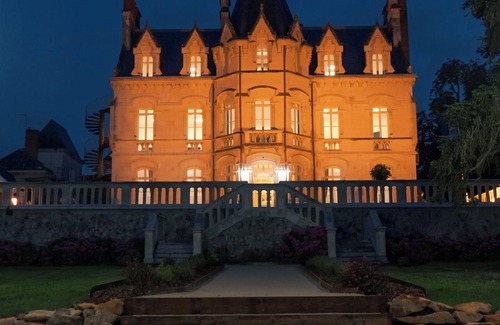 Saint-Saturnin-sur-Loire House | Outbuilding of the Château de Saint Saturnin sur Loire with view of the Loire River