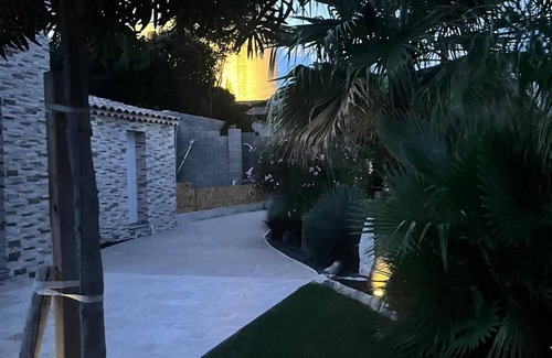 Vedene House | Outbuilding garden/private pool Vedène