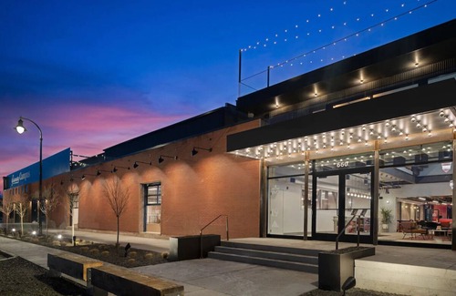 People's Freeway Hotel | Outdoor Adventure Haven evo Style, Dogs Are Welcome, Free Parking!