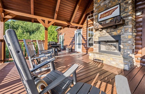 Gatlinburg - Pigeon Forge Cabin | Outdoor Fireplace, Privacy, Mtn Views, Hot Tub, WiFi, Dog Friendly 🐶