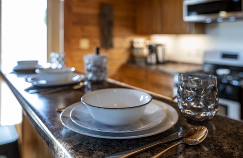Gatlinburg - Pigeon Forge Cabin | Outdoor Fireplace, Privacy, Mtn Views, Hot Tub, WiFi, Dog Friendly 🐶