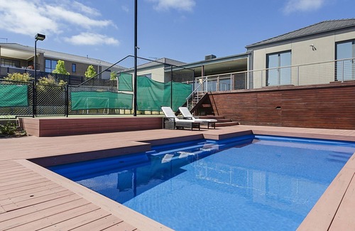 Mount Martha House | Outdoor Fun In The Sun - Swimming Pool and Tennis Court