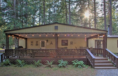 Ashford Cabin | Outdoor Hub w/ Fire Pit: 1 Mi to Mt Rainier NP!