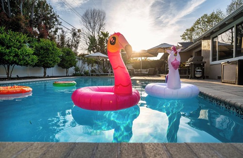 Santa Ana House | Outdoor Living w Private Pool, 12 Mins from Disney, Beaches 20-min, Pet-Friendly