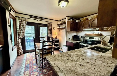 Charter Hills Cabin | Outdoor Movie Theater/Storybook Chalet Beech Mtn/Vibrant Autumn Colors/Hot Tub