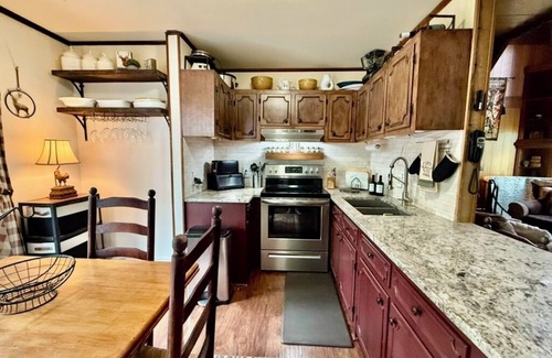 Charter Hills Cabin | Outdoor Movie Theater/Storybook Chalet Beech Mtn/Vibrant Autumn Colors/Hot Tub
