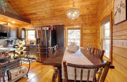 Murphy Cabin | Outdoor Oasis: Fall Family Retreat in Murphy!