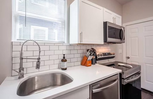 Cincinnati House | Outdoor Oasis-New 4 BR w/PuttPutt, Hottub, Firepit