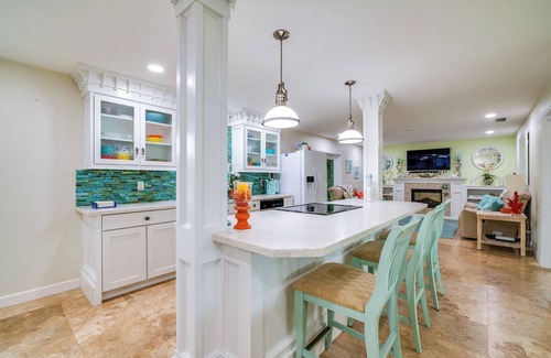 Tavares House | Outdoor Oasis w/Bar & Lanai: Tavares Escape