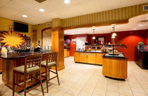 Shearer Hills - Ridgeview Condo | Outdoor Pool and Hot Tub | 15 Mins from Riverwalk!