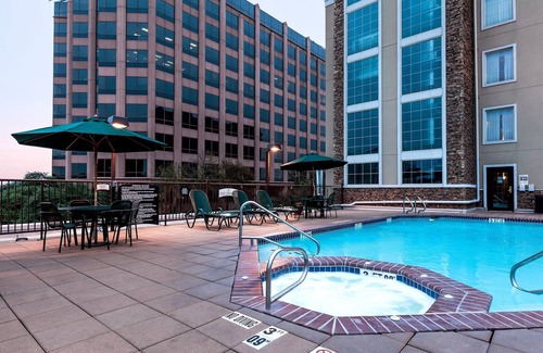 Shearer Hills - Ridgeview Condo | Outdoor Pool and Hot Tub | 15 Mins from Riverwalk!