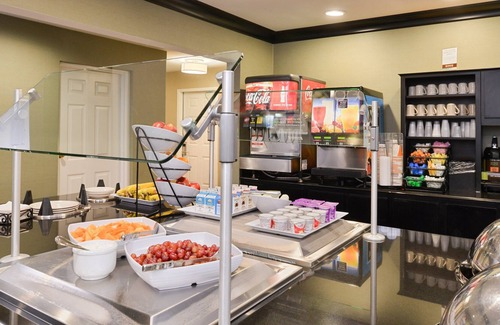 Far North Dallas Apartment | Outdoor Pool + Free Wi-Fi + Free Breakfast Buffet | Comfy Studio