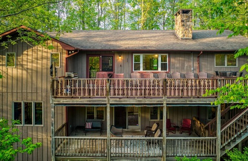 Boone House | Outdoor Pool ● Near Boone & Elk ● Fire Pit ● Games ● Kids Bunks