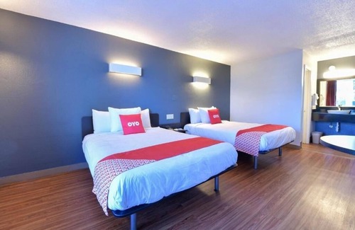 Valdosta Hotel | Outdoor Pool Stay Near Austins + Pets Welcome & Free Parking
