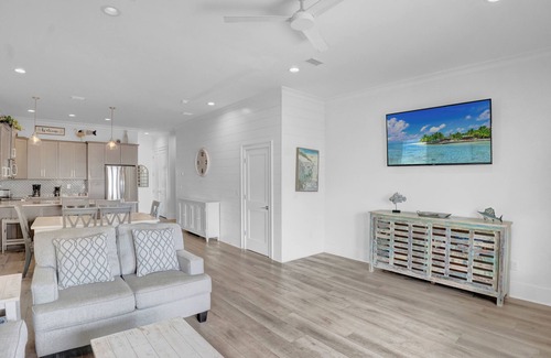 Gulf Shores Cottage | Outdoor Pool | West Beach | Little Lagoon