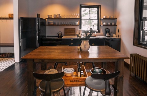 Speculator House | Outdoor Sauna, Hiking, Ski at Oak Mountain, and Private Chef Available