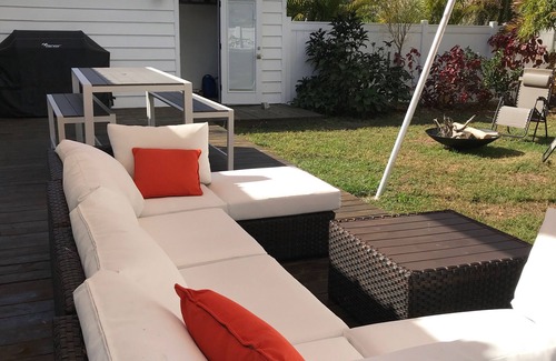 South Sarasota House | Outdoor shower and wonderful private fenced yard