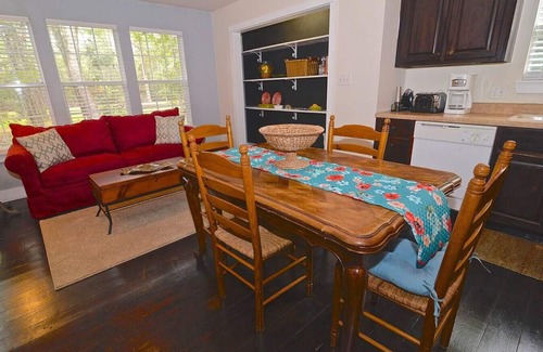 Point Clear House | Outdoorsy cottage in Fairhope, AL; pet friendly; conveniently located