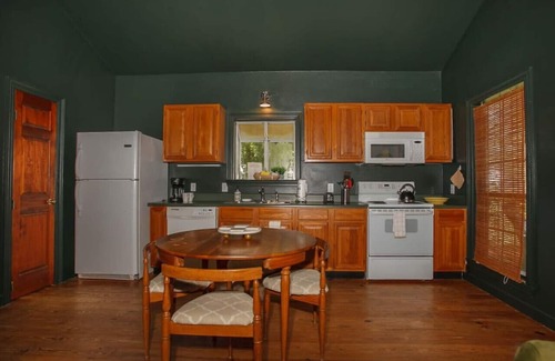 Point Clear House | Outdoorsy cottage in Fairhope, AL - pet friendly