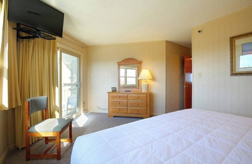 Kill Devil Hills Resort | Outer Banks Beach Club charming oceanside resort with private beach and pools
