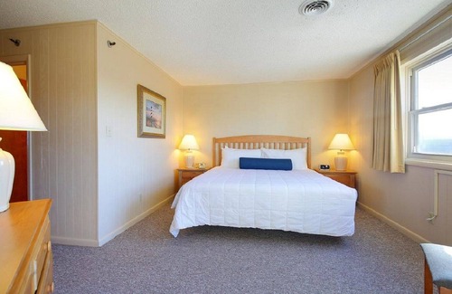 Kill Devil Hills Resort | Outer Banks Beach Club charming oceanside resort with private beach and pools