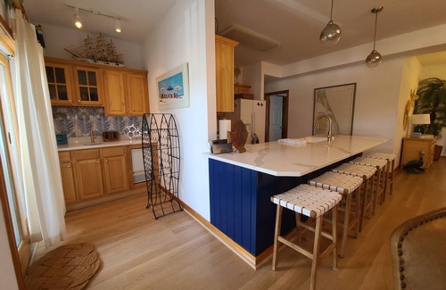 Manteo Condo | Outer Banks Beautiful Waterfront Condo with Elevator!