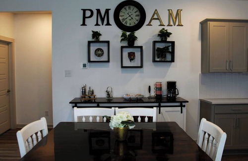 San Marcos House | Outlet Mall, San Marcos River, Sleeps 12 + Pets