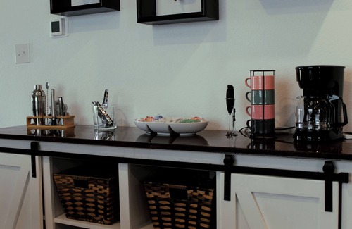 San Marcos House | Outlet Mall, San Marcos River, Sleeps 12 + Pets