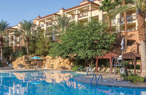 Enterprise Condo | Outlet Shopping, Lazy River Bliss & Vegas Nights: Your Ideal Southern Stay.